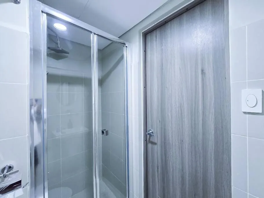 Apartment 1Br Unit Condotel W Balcony Fame Residences -Fm14 Manila Philippines